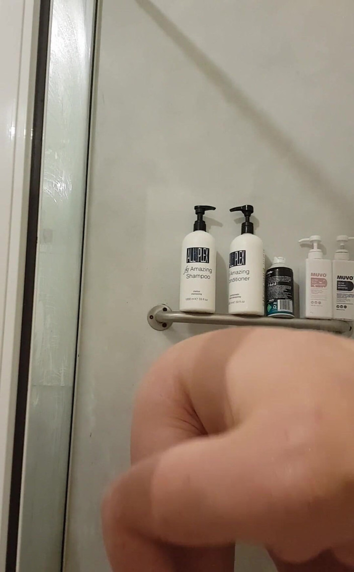 Michellexm: Snažil udělat sexy sprchové video s mým novým robertkem, ale...