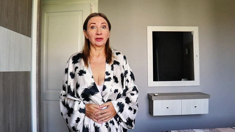 MariaOld: Büyük memeli olgun üvey anne Futanari tutku öğretiyor