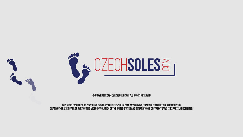 Czech Soles - foot fetish content: 继母的性感脚特写