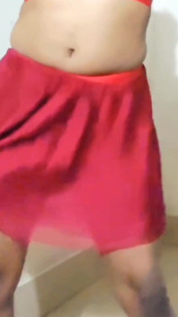 Latina Ladyboy Menari Dalam Pakaian Dalam Seksi Merah