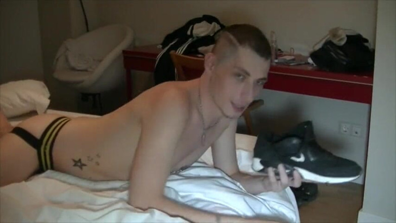 Gaybareback: Fabien viene scopata senza preservativo da Abraham