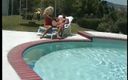 Perfect Porno: 巨乳熟女救生员在泳池边吮吸和骑乘客户的鸡巴