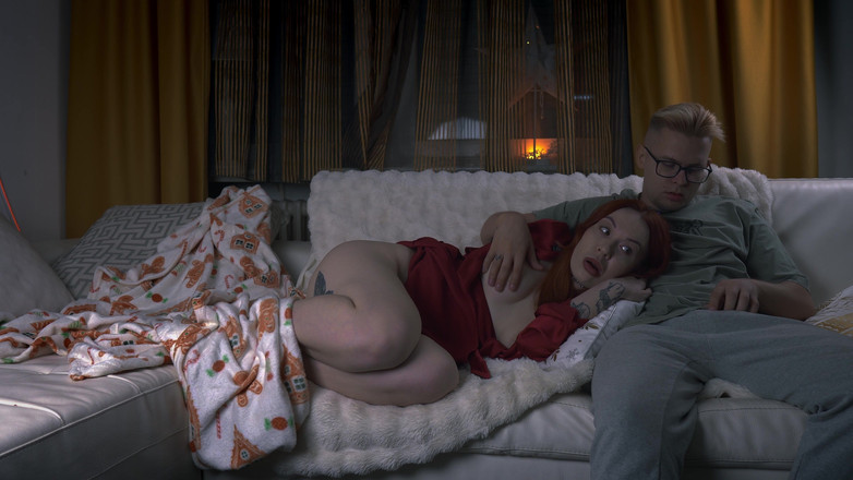 Toma Mur: सौतेली मम्मी "झपकी" लेती है जबकि सौतेला बेटा क्रिसमस पर अपने मुंह और चूत का उपयोग करता है