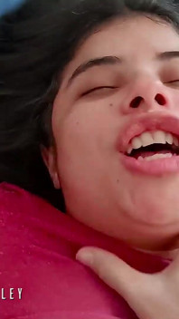 Cewek sange dengan kaki jenjang lagi asik nyepong kontol sampai orgasme posisi misionaris sampai dicrot di muka - pov