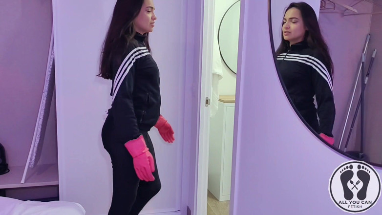 All You Can Fetish: Perfecto culo latina atrapado dentro de la casa