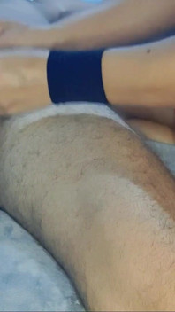 Kız Arkadaşım Beni Yağ, Yalama, Tükürme Ve Çok Azgın Ile Lezzetli Bir Mastürbasyon Yapıyor