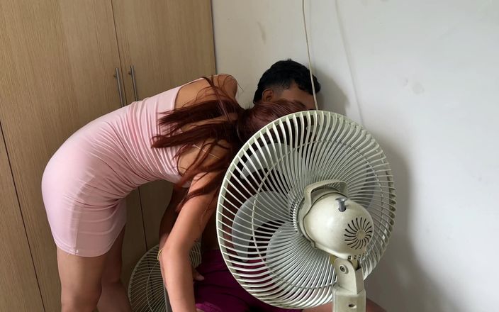 LILY_PUP: Pobre De Mi Culona Hermanastra No Sirve Su Ventilador Lo...