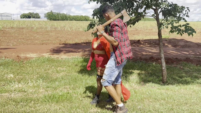 Vivy Marques: Naughty Little Riding Hood bertemu dengan Lumberjack Eater dan melepaskannya...