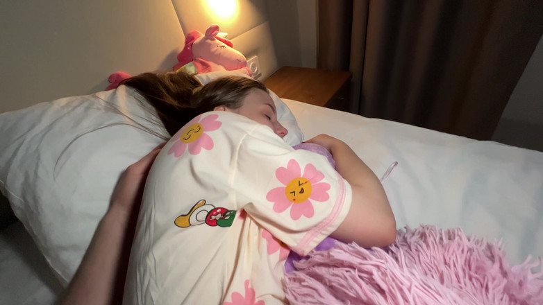 Vincent Vega: 새엄마가 집에 없을 때 새아빠가 내 안에 사정하는 걸 좋아해