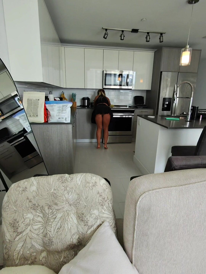 Chokobanana: C’était soit je baise la femme de ménage, soit mon...