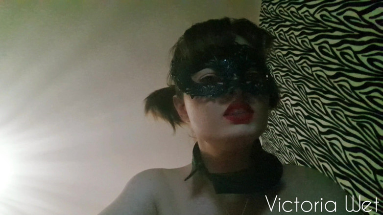 Victoria wet: Femdom chica universitaria - chupa mi cinturón