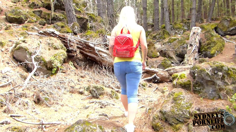 Sydneys porn life: Creampie mémorable dans la nature avec un gros cul !