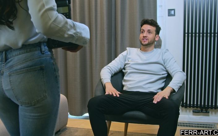 Ferr-Art: Fotograf pomaga nieśmiałej modelce, nago dla niego