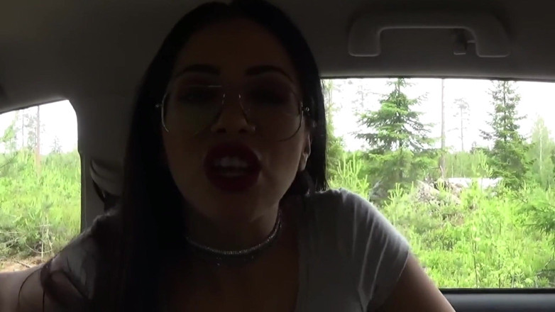 Amateur Homemade Porn: Je baise ma belle-mère perse dans une voiture pendant que...