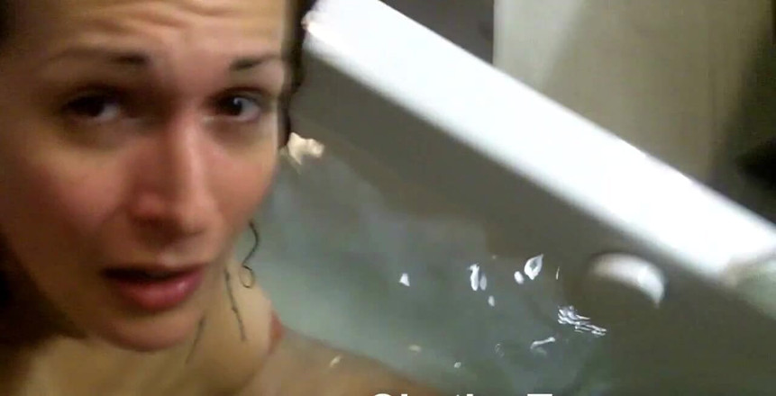 Nikki Montero: Nikki 浴缸 手淫