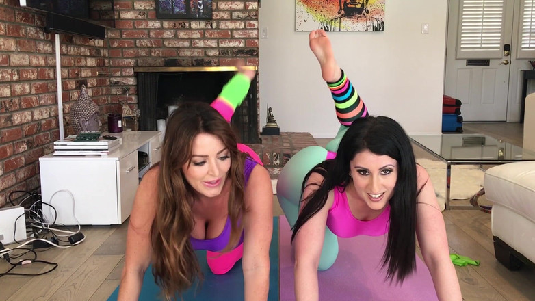 Sophie Dee: Sophie Dee, üppiges Lopez fitnessstudio mit großem hintern necken