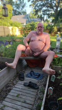 Mi godo il mio cortile - nudo!