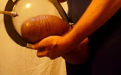 Monsterbuis gebruikt als pikpomp voor de monsterlul