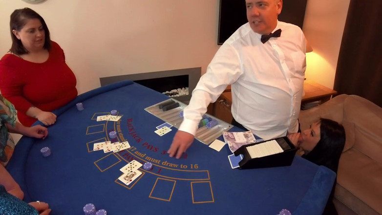MattyFacial: Blackjack ke pesta seks sofa