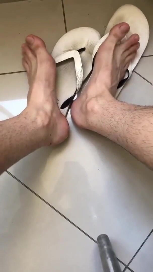 Riu Melo: Abercrombie &amp; fitch: foot worshipped