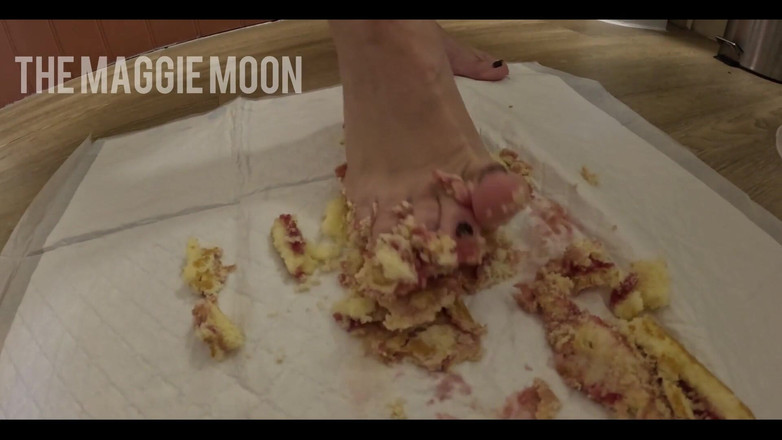 Maggie Moon: Einen kuchen spritzen