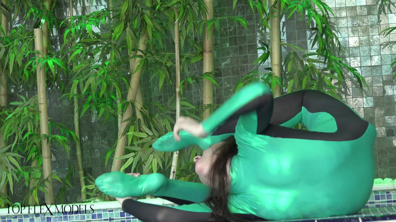 Flexilady: 酒店泳池里的惊喜