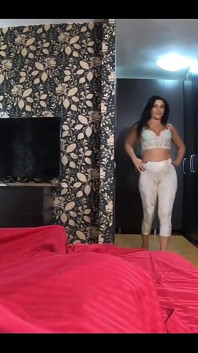 MILFYCALLA - Seluar Yoga, Cameltoe dan Pancutan mani pada Downjackets saya 196-at Sesi Yoga Kedua, Saya Tidak Mempunyai Seluar dalam. Rakan sekerja saya