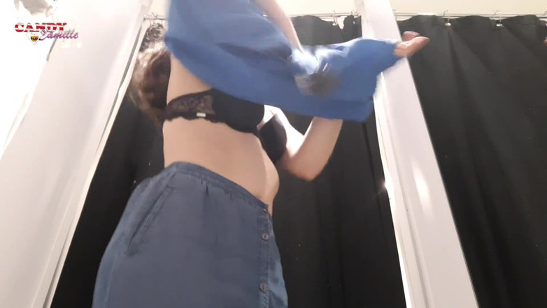 Kndy Kmille: 피팅룸에서 자위하는 섹시한 십대