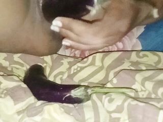 Wife amateur big boobs: Indisk fru aubergine onani