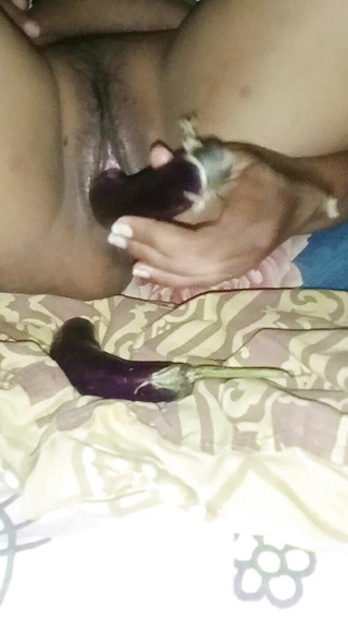 Mom24: Indian Wife Eggplant Masturbation