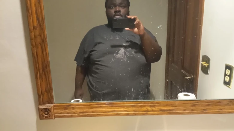 Andrew Adams: 화장실에서 오줌 싸기