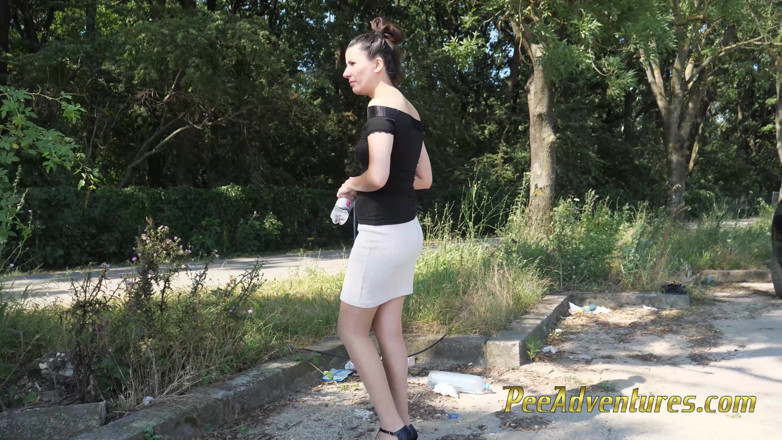 Pee Adventures: Pozdě na schůzku, kterou jsem musel stáhnout a čůrat venku