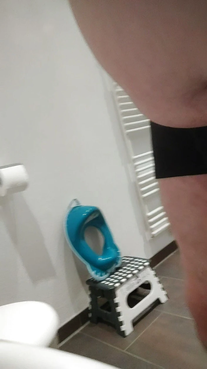 Karlchengeil: Piss, Toilette and Cock Closeup