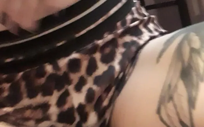 PandoraSG: Pms Tummy Rubbing on Toilet Instructional