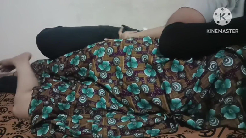 Meena aur James: Ginerele face sex cu soacra în camera ei când nimeni nu...