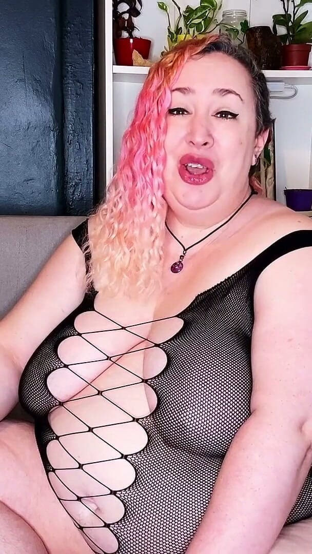 Nimue Allen: A Chastity Cage Is Better Than a Collar