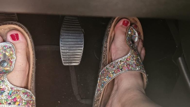 Nicoletta Embassi: Bàn đạp giao thông nặng nề bơm trong boho slides: váy...