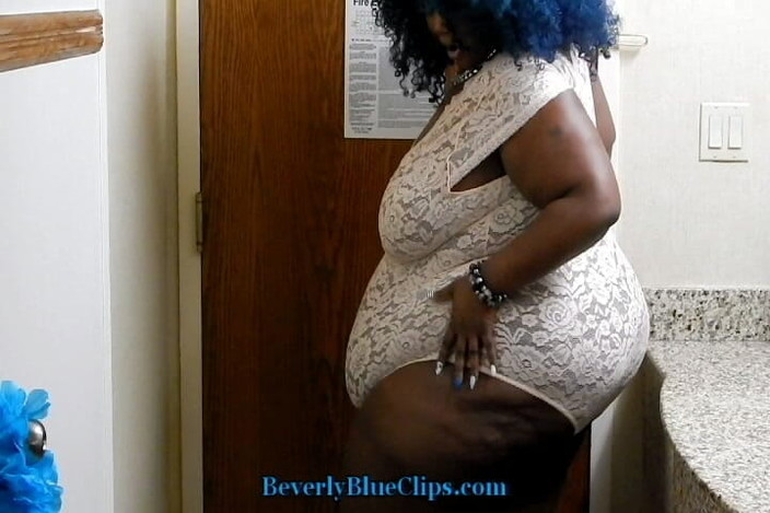 Beverly Blue: 큰 지방과 바보 같은 규모