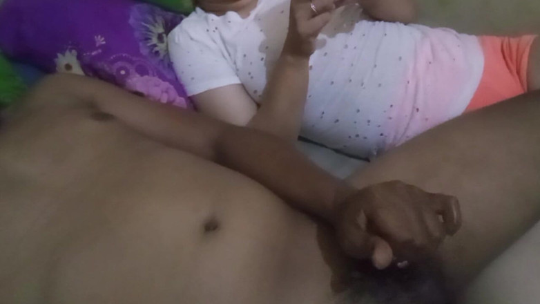 Angelina pop: Ver el cuerpo de mi hermanastra me hizo y comenzó...