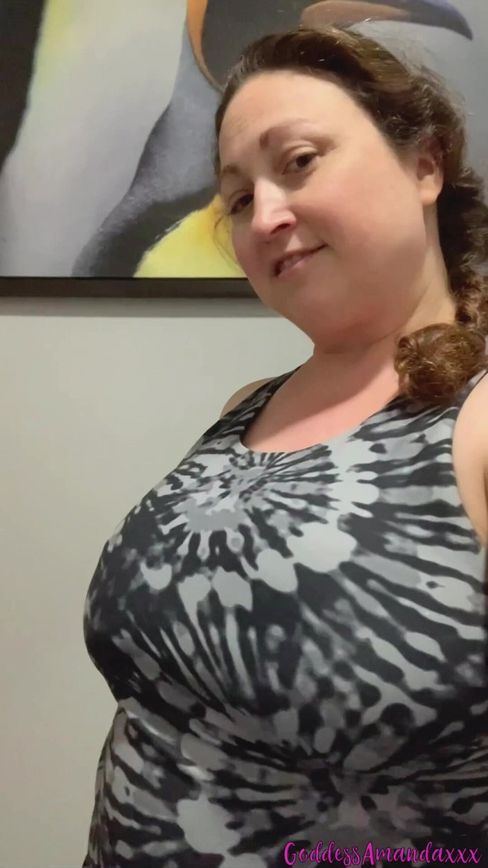 Goddess Amanda: Aanbid Mijn Godin Poesje, Kont En Voeten