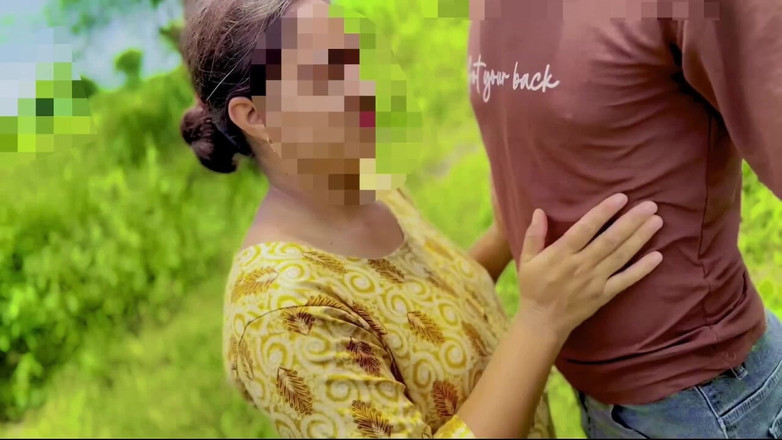 Fuckkkker: 정글에서 의붓여친과 섹스하는 Chhoti 의붓여친