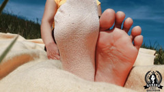 Queen Aurora: Letní zpocená chodidla