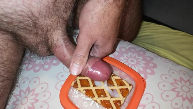 Cicci77: Cums on the tart to eat for breakfast