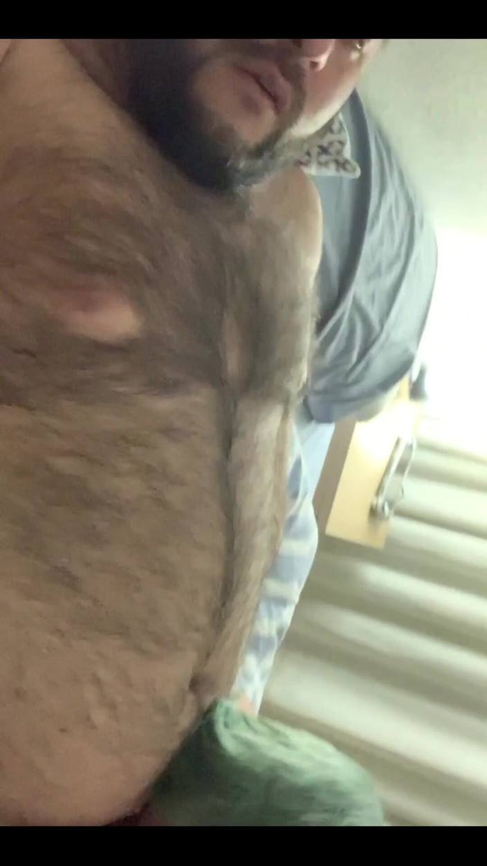 Ksanchez1203: Rich Gruesa dan Hairy Verga