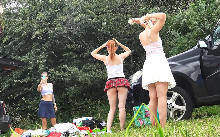 Leon Lambert Girls Twerk Parties CFNM: Pod jejich mini sukně žádné kalhotky dívky zkouší na haul s...