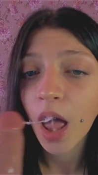 Nedbalé kouření s Ahegao a slinou je to, co potřebujete právě teď!