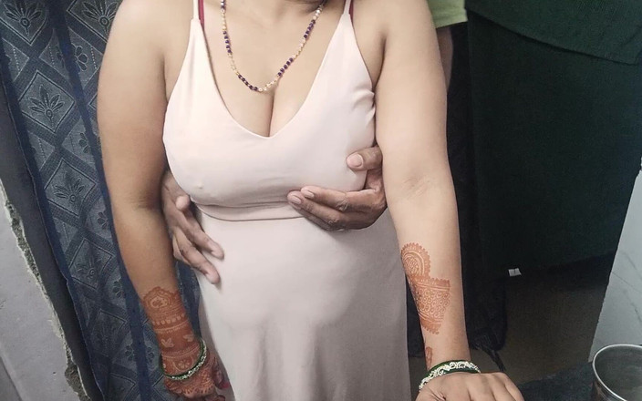 Hindi-Sex: Echte indische MILf mit dicken möpsen fickt ihren jungen stiefsohn