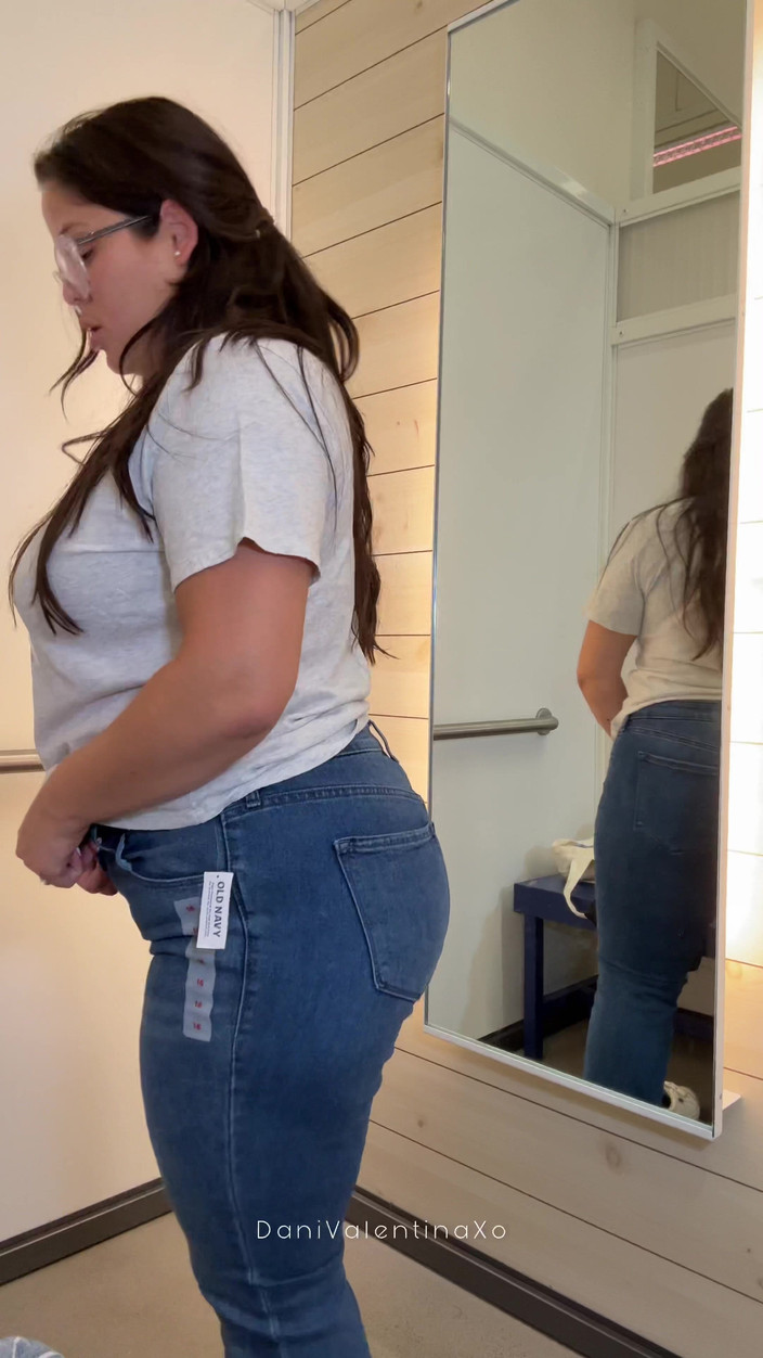 Dani Valentina: Velká kráska zkouší na haul ft prsatá Dani Valentina