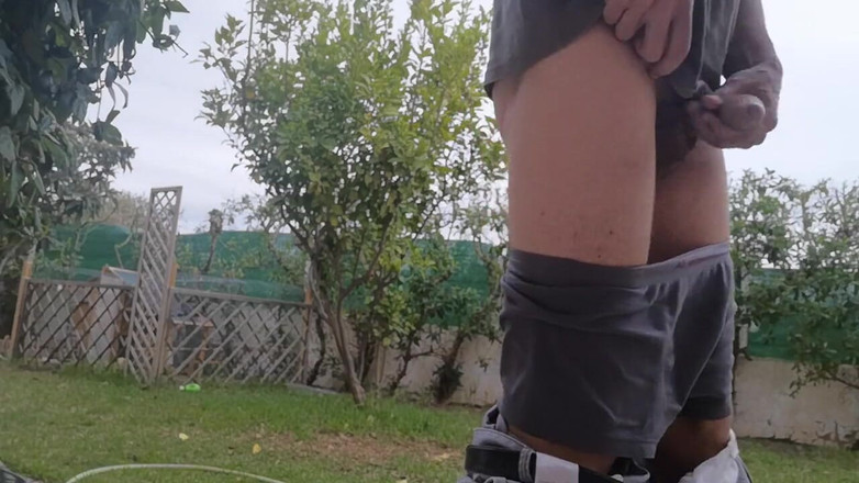 Rafael Torreano: Sexy chlap vytáhne ptáka venku a honí si ho