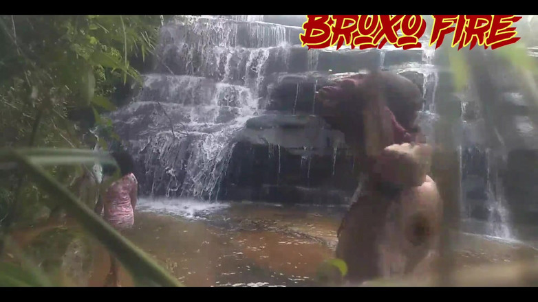 Bruxo fire: Escaldante Fire Assistente e D4 Bombom na Cachoeira Veja Completo...